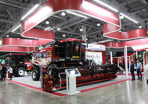 Gomselmash sold more than 30 combines at AGROSALON in Moscow