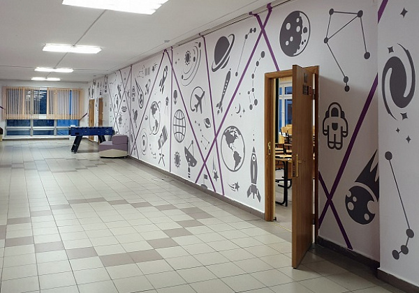 Сервисный студотряд приступил к росписи стен в новой гомельской школе