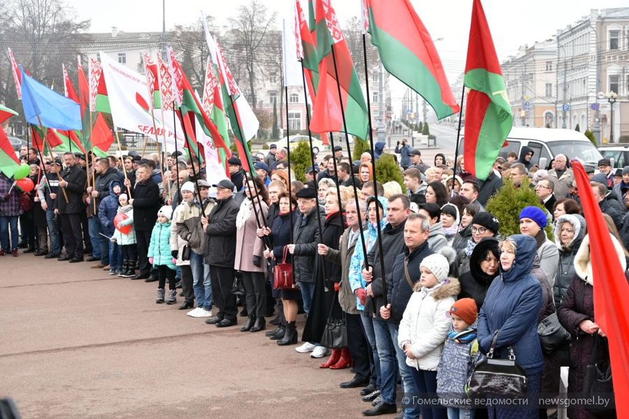 ТОРЖЕСТВЕННЫЙ МИТИНГ ПРОШЕЛ В ГОМЕЛЕ 