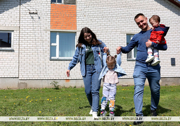 Увеличение пособий и усиление поддержки семей с детьми. Лукашенко подписал закон