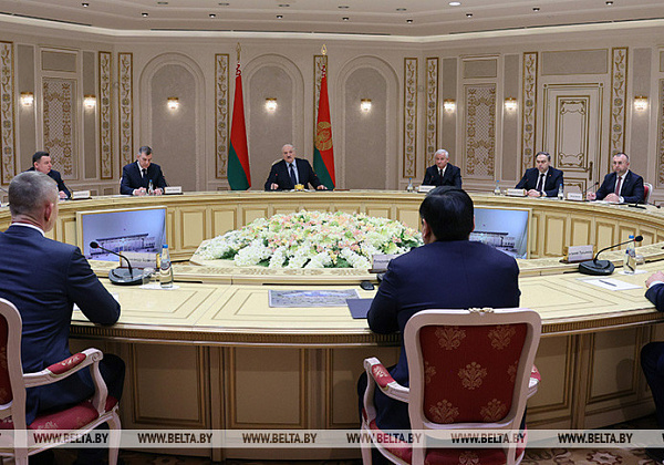Лукашенко в новом году продолжает практику встреч с главами российских регионов