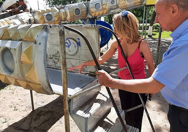 Депутаты в Гомеле помогают с ремонтом детских площадок 