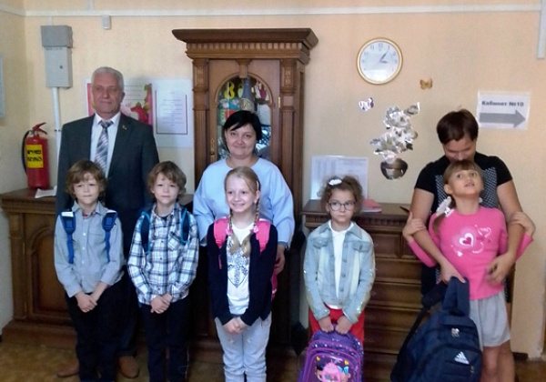 Гомельские депутаты помогли детям подготовиться к школе