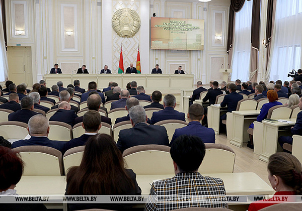Серьезный разговор по-мужски. Лукашенко требует переломить негативные тенденции в Гомельской области