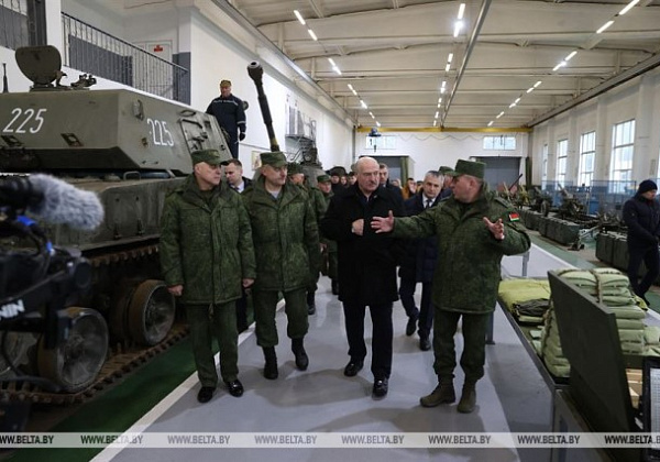 Лукашенко: сегодня убедился, что военные у нас молодцы