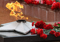 Сердце не забудет никогда. Крупко и Богомаз почтили память героев ВОВ у Вечного огня в Гомеле