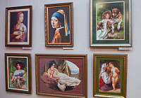 Вышитые копии полотен известных живописцев представлены на выставке в Гомеле
