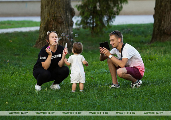 В Беларуси с 1 августа вырастут пособия на детей до трех лет