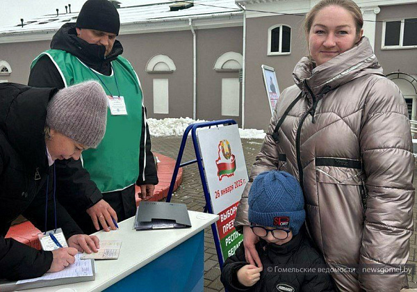 В Гомеле продолжают работать пикеты по сбору подписей в поддержку кандидатов в Президенты Беларуси