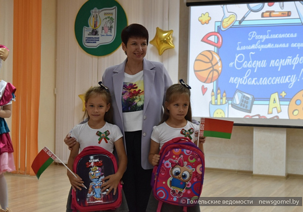 В Новобелицком районе 31 первокласснику вручили первые портфели 