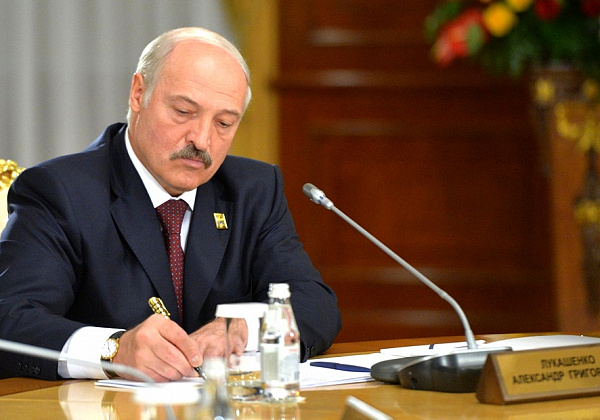 Лукашенко подписал указ о налогообложении - изменения затронут страховые выплаты и детское питание