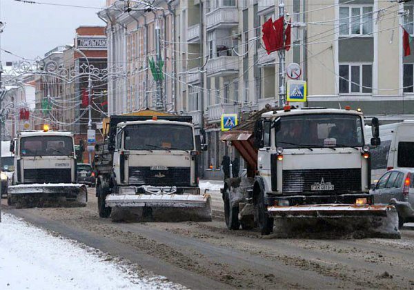 Сегодня на уборке улиц и магистралей города задействовано 57 единиц спецтехники
