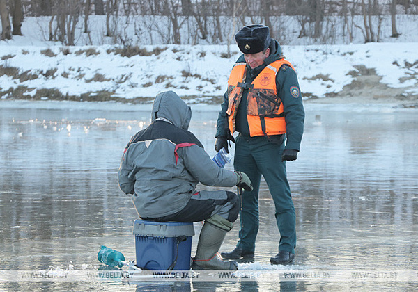Трагедии на тонком льду. Гомельские спасатели предупреждают о рисках любителей зимней рыбалки